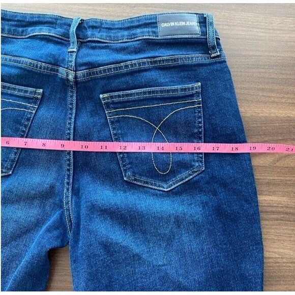 Calvin Klein Womens Bermuda Dark Wash Blue Stretch Denim City Short Size 8 EUC - Picture 9 of 11